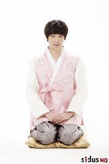 组图：韩团MBLAQ等携众星穿韩服送新年祝福