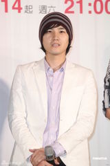 组图：汪东城携具惠善亮相新剧发布会自曝秀身材