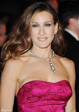 高清：前妻赫利捧场格兰特新片 杰西卡-帕克秀短裙