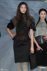 组图：林嘉绮15公分高跟鞋走秀破除怀孕传言