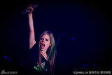 组图：艾薇儿上海开唱火爆异常 摇滚小天后热力四射