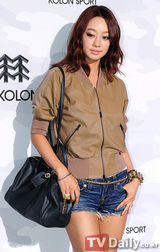 组图：少女时代成员等出席户外品牌展示会