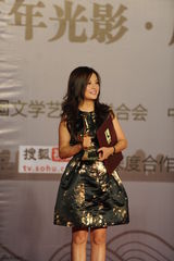 组图：赵薇金鸡获最佳导演处女作激吻经纬