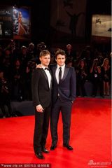 组图：《神之子》首映 弗兰科与男主基情四射