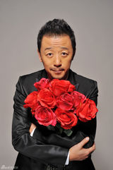 幻灯图：郭涛写真演绎浪漫情怀 玫瑰男人维修爱情