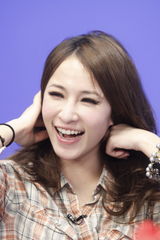 高清图：萧亚轩独家做客 分享“钻石糖”