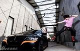 组图：李天一秀爱车照 全家幸福镜头盘点