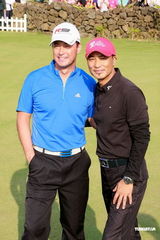 组图：任达华李小双同场出席高尔夫球赛