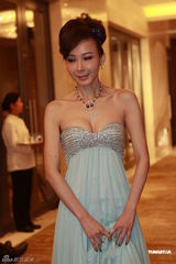 高清图：李桃真空礼服光抢镜 萧蔷酥胸半露险走光