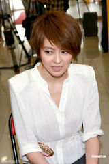 组图：梁咏琪出席爱心颁奖礼 称恩惠能使他人活下去