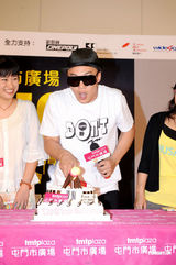 高清组图：陈奕迅笑言自己无心肝 有意看哈林演出