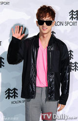 组图：少女时代成员等出席户外品牌展示会