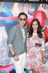 组图：文咏珊黑色吊带裙现身 惹蜘蛛侠兴奋不已