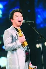 幻灯图：王姬华服亮相电影节 调侃黄渤没商量 