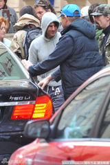 组图：《碟中谍4》探班 阿汤哥热身姿势雷人