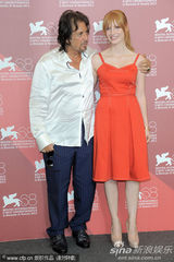 组图：《王尔德-莎乐美》发布会 导演获查斯坦献吻