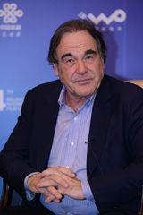 组图：对话导演奥利弗-斯通“我很喜欢周星驰”