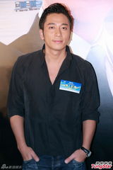 组图：张智霖亮相《冲2》庆功会 吴卓羲显老相