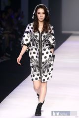 组图：f(x)宋茜与朴宰范全慧彬等众星云集时尚秀场