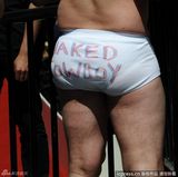 组图：《绯闻女孩》双星上海行 外籍男穿内裤追星