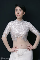 组图：丁柳元写真知性大气  展随性熟女风范