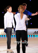 组图：金妍儿为花样滑冰秀进行彩排