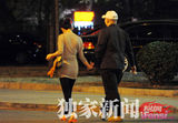 组图：张雨绮王全安街头热吻 早前车内哭泣照曝光