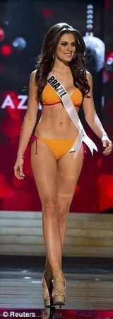 组图：环球小姐众佳丽泳装礼服美艳 中国小姐微笑迷人