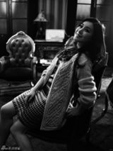 组图：王雅捷黑白写真复古时尚 展现妩媚梦幻