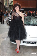 组图：何超仪代言珠宝排场大 北京演出反响佳或北上