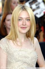 幻灯图：暮光3首映星光璀璨 帕丁森与粉丝玩合影  