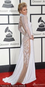 组图：56届格莱美红毯 泰勒透视麦当娜反串绅士