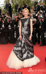 幻灯图集：凯特-布兰切特纱摆裙彰显华丽