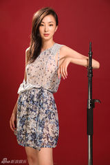 组图：林静曝光性感写真 透视短裙装娇媚动人