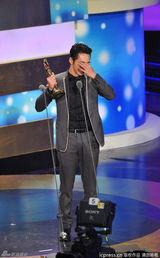 组图：李李仁金钟获男配角奖 陶晶莹喜极而泣