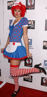 幻灯：好莱坞女星万圣节礼服 女仆护士应有尽有