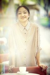 组图：时尚张瑶回归自然  淡雅田园风味十足