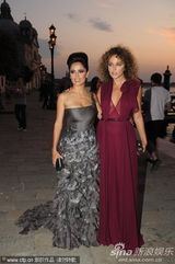 组图：麦当娜黑超黑裙尽展大姐大酷 助阵女性电影奖