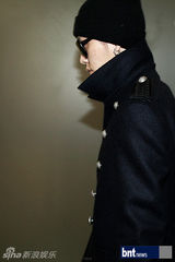 组图：少女时代KARA为赴K-POP演唱会亮相机场