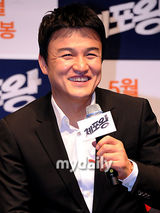 组图：韩星朴重勋李善均宣传韩国新片《逮捕王》