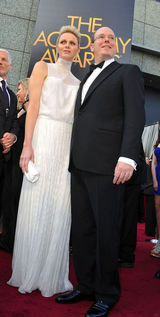 高清组图：摩纳哥王子携王妃夏琳亮相