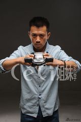 组图：王学兵杂志写真 演绎“活色生香”戏码