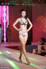 组图：亚姐大中华赛区泳衣秀 爆乳美腿一览无余