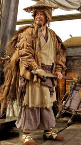 高清图：赵本山《大笑江湖》造型 麻袋武装成河盗