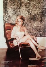 组图：绵羊音女伶渔网罩露双莓 黑纱蒙面神秘