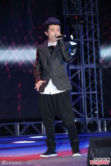 组图：严爵挑战唱跳险破音 林俊杰压轴热舞