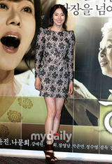 幻灯图集：金允珍《和声》试映 演女囚放声高歌