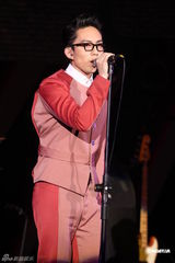 组图：林宥嘉为公益开唱 翻唱张学友《李香兰》