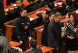 组图：成龙张国立冯小刚开心合影 明星两会扎堆