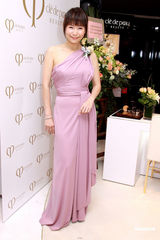 幻灯图：汪诗诗计划探班甄子丹 蒋怡露背晚装抢镜